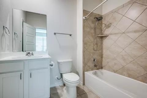 Bath - 3905 Forest Bend Rd, Denton, TX 76208 photo 2 of 3