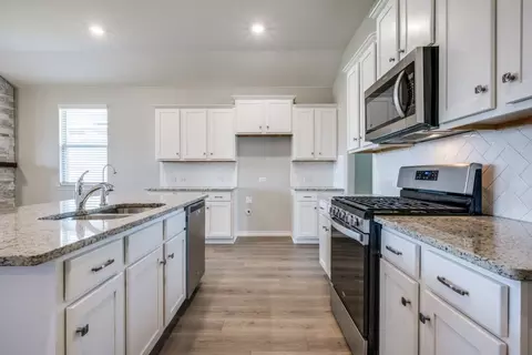 Kitchen - 3905 Forest Bend Rd, Denton, TX 76208 photo 4 of 4