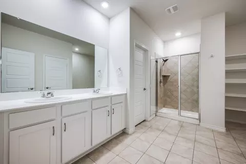 Bath - 3905 Forest Bend Rd, Denton, TX 76208 photo 3 of 3