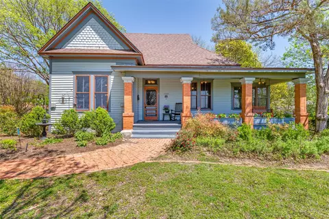 1112 W Jefferson St, Waxahachie, TX 75165
