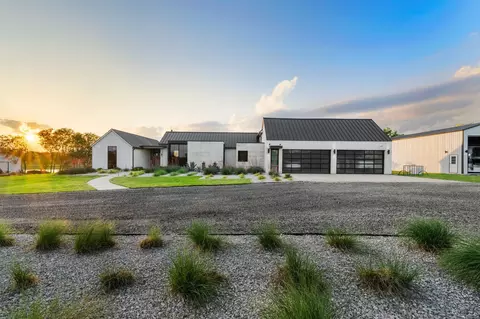 1800 Moseley Rd, Ennis, TX 75119