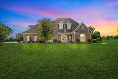 130 N Quail Run Dr, West, TX 76691