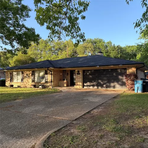 2909 Oakridge Dr, Corsicana, TX 75110