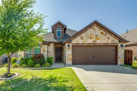 11301 Blaze St, Aubrey, TX 76227