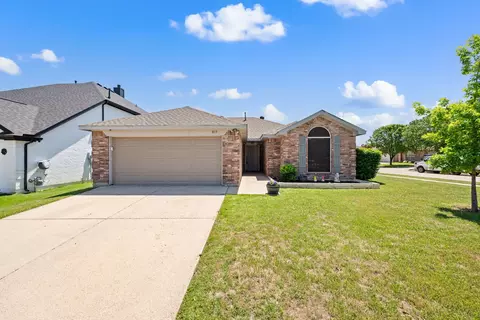 813 Bridle Trl, Saginaw, TX 76179