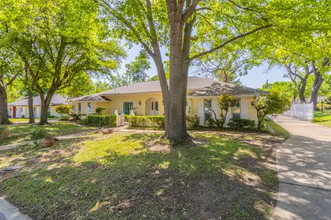 2409 Greenwood Dr, Grand Prairie, TX 75050