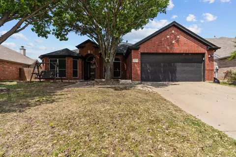 2616 Briarcrest Dr, Burleson, TX 76028