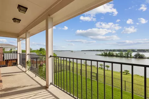 5365 Grenada Dr, Fort Worth, TX 76119