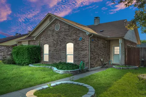 2927 Northrope St, Euless, TX 76039
