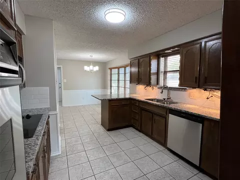 400 Morrison Dr, Euless, TX 76039 photo 8