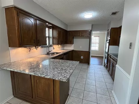 400 Morrison Dr, Euless, TX 76039 photo 7