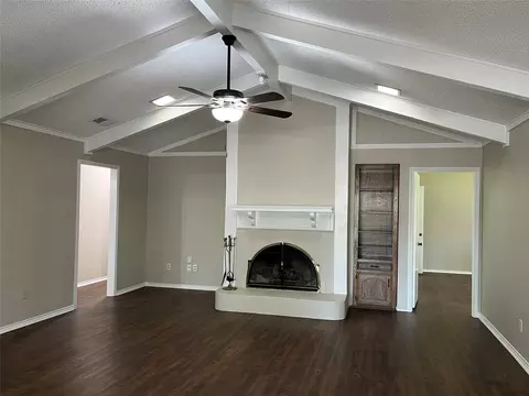 400 Morrison Dr, Euless, TX 76039 photo 4