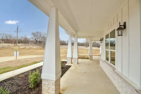 117 Mustang Springs Cir, Sunset, TX 76270