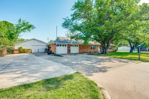 800 W Main St, Crowley, TX 76036