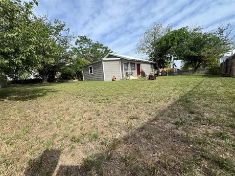 108 E Neely Ave, Comanche, TX 76442 photo 5