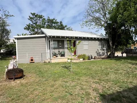 108 E Neely Ave, Comanche, TX 76442 photo 2