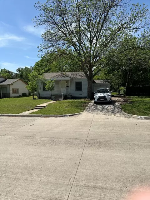 4412 Marks Pl, Fort Worth, TX 76116