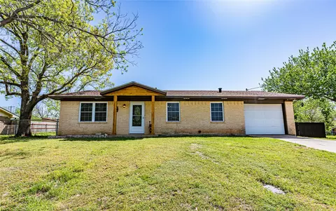 1008 Grayson St, Nocona, TX 76255