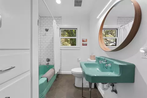 Bath - 3515 Mitchell Rd, Waco, TX 76708 photo 3 of 4