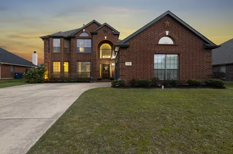 1114 Wynnewood Dr, Glenn Heights, TX 75154