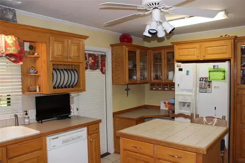 Kitchen - 1106 Rathbun St, Minden, LA 71055 photo 1 of 5