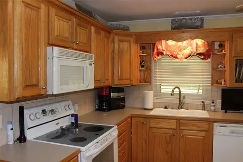 Kitchen - 1106 Rathbun St, Minden, LA 71055 photo 4 of 5