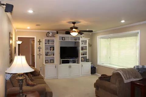 Living - 1106 Rathbun St, Minden, LA 71055 photo 2 of 3