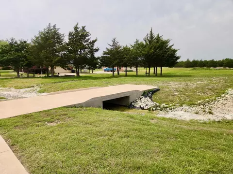 107 Hidden Creek Ln, Red Oak, TX 75154