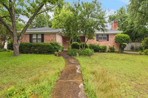 605 Clebud Dr, Euless, TX 76040