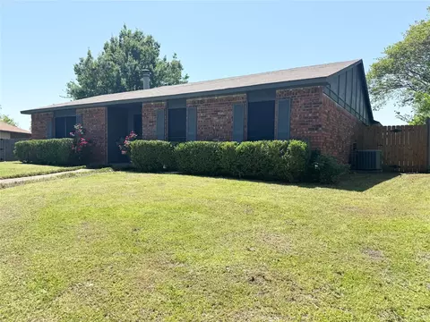320 Boxwood Dr, Mesquite, TX 75150