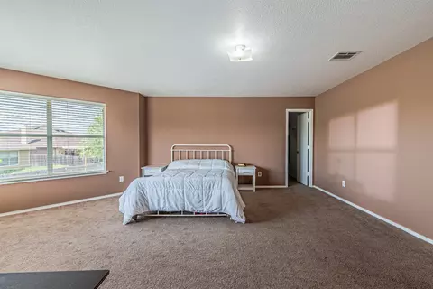 Bedroom - 7101 Kickapoo Dr, Fort Worth, TX 76179 photo 7 of 10