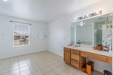 Bath - 7101 Kickapoo Dr, Fort Worth, TX 76179 photo 4 of 5
