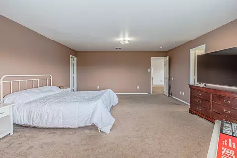 Bedroom - 7101 Kickapoo Dr, Fort Worth, TX 76179 photo 8 of 10