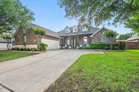 8005 Summerleaf Dr, Arlington, TX 76001