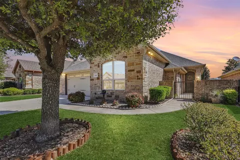 218 Captains Ct, Granbury, TX 76049