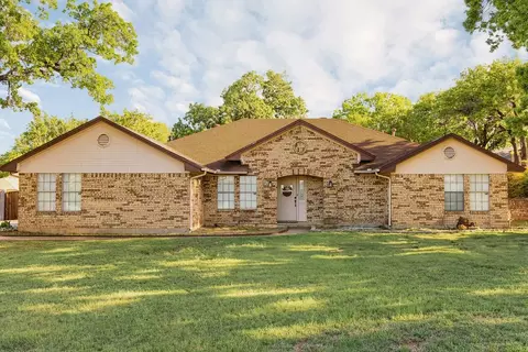 7308 Bursey Rd, North Richland Hills, TX 76182