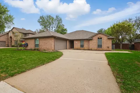 607 Indian Creek Dr, Trophy Club, TX 76262