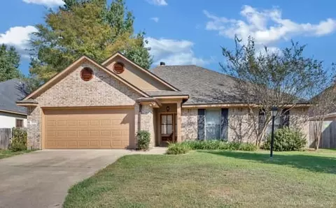 1131 Pelican Creek Dr, Shreveport, LA 71106