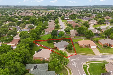 917 Gracie Ln, Burleson, TX 76028