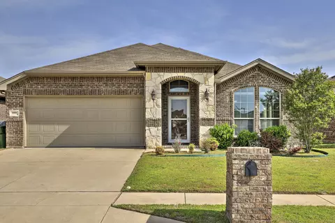 8908 Sunset Ct, White Settlement, TX 76108