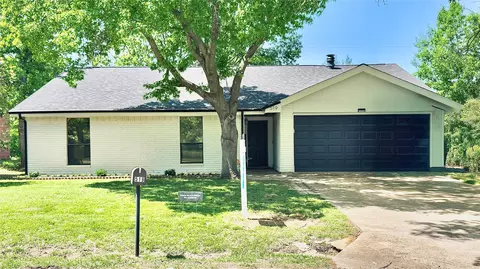 519 N Shady Shores Dr, Lake Dallas, TX 75065