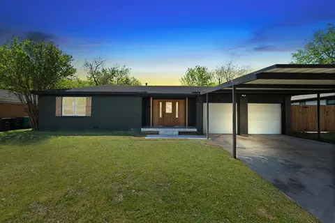 6109 Saint Johns Ln, Fort Worth, TX 76114