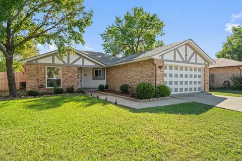 2541 Seven Hills Dr, Grand Prairie, TX 75052