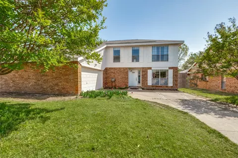 104 Country Ln, Euless, TX 76039