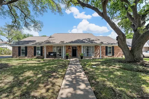 5204 Lake Highlands Dr, Waco, TX 76710