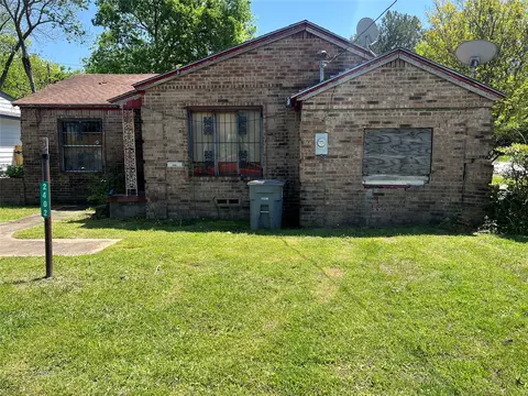 2402 E Overton Rd, Dallas, TX 75216