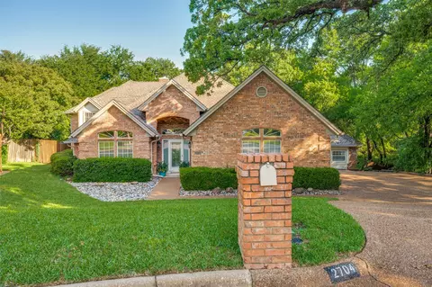 2704 Laurel Valley Ln, Arlington, TX 76006
