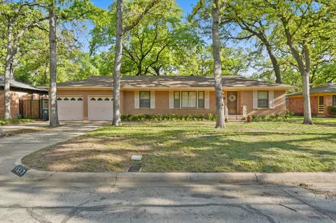 1517 W Lavender Ln, Arlington, TX 76013