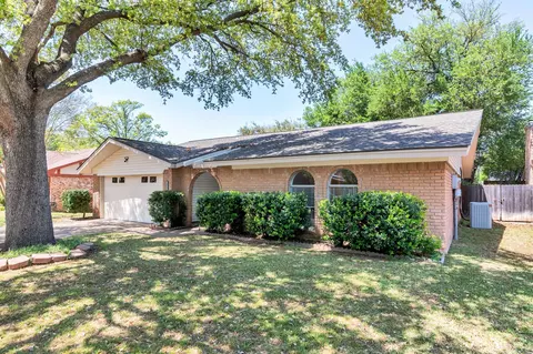 1513 Lexington Pl, Bedford, TX 76022