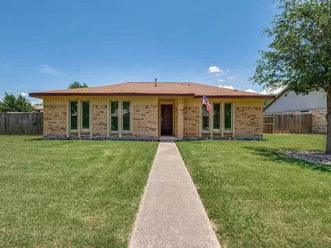 318 Edgewood Dr, Coppell, TX 75019